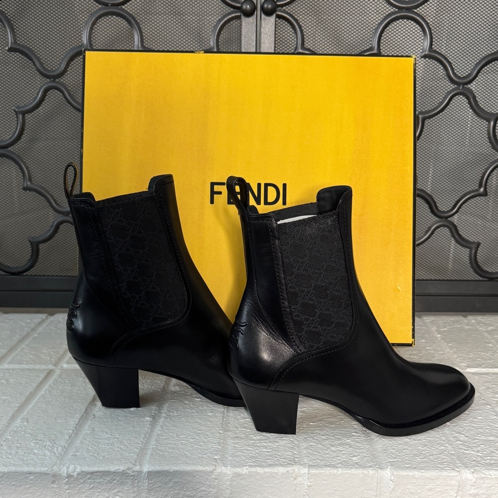 🖤SOLD🖤Fendi Karligraphy Black Leather Boots